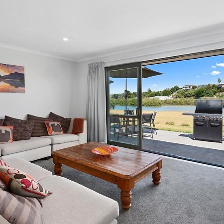 The Waterfront Ruakaka - Ruakaka Holiday Home Exterior photo