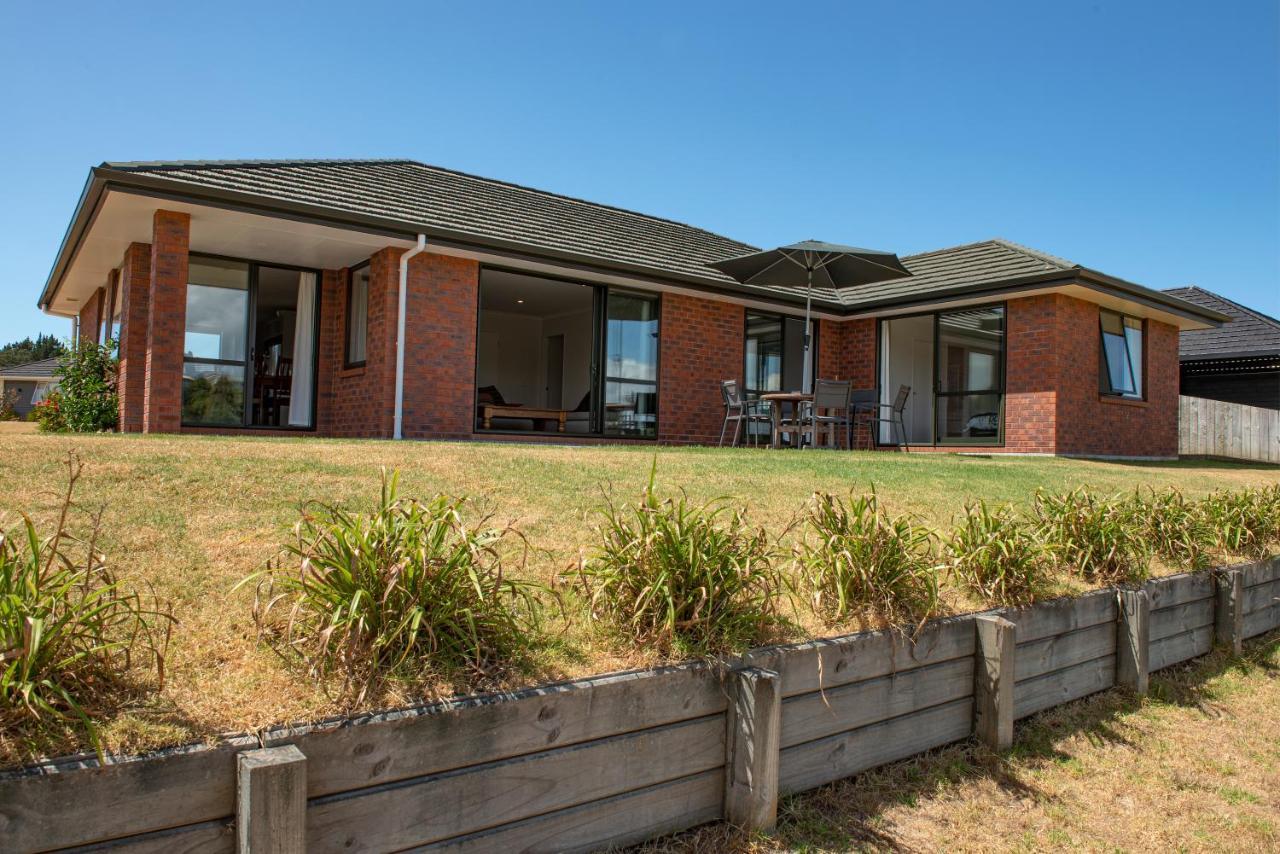 The Waterfront Ruakaka - Ruakaka Holiday Home Exterior photo