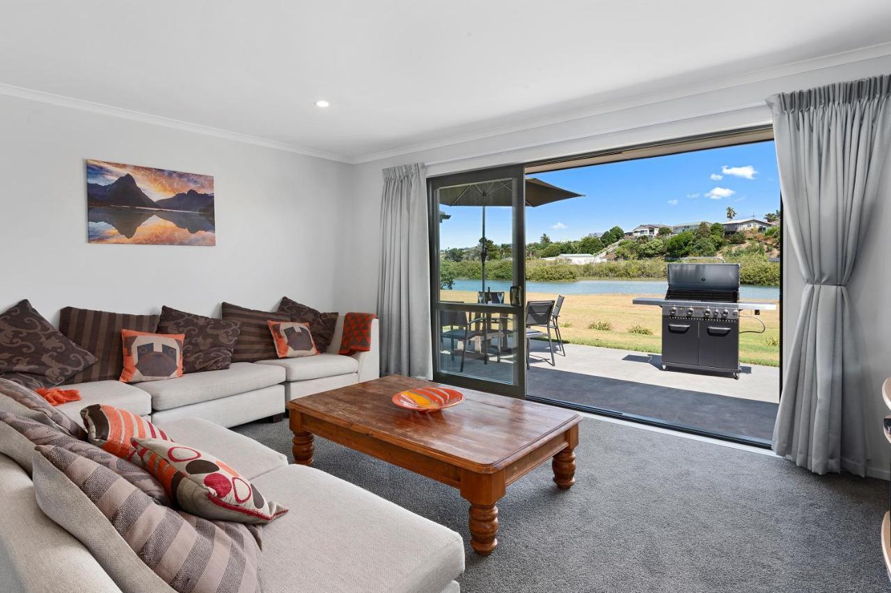 The Waterfront Ruakaka - Ruakaka Holiday Home Exterior photo