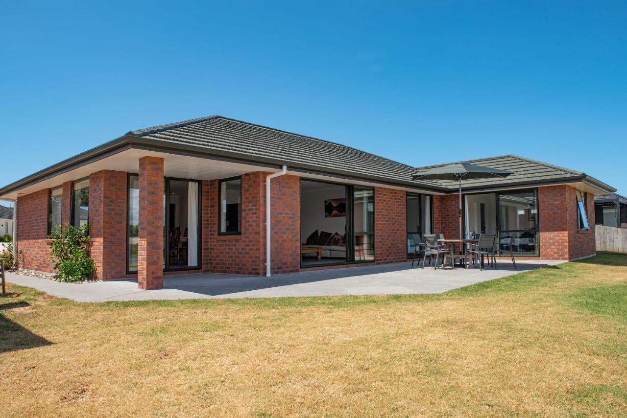 The Waterfront Ruakaka - Ruakaka Holiday Home Exterior photo