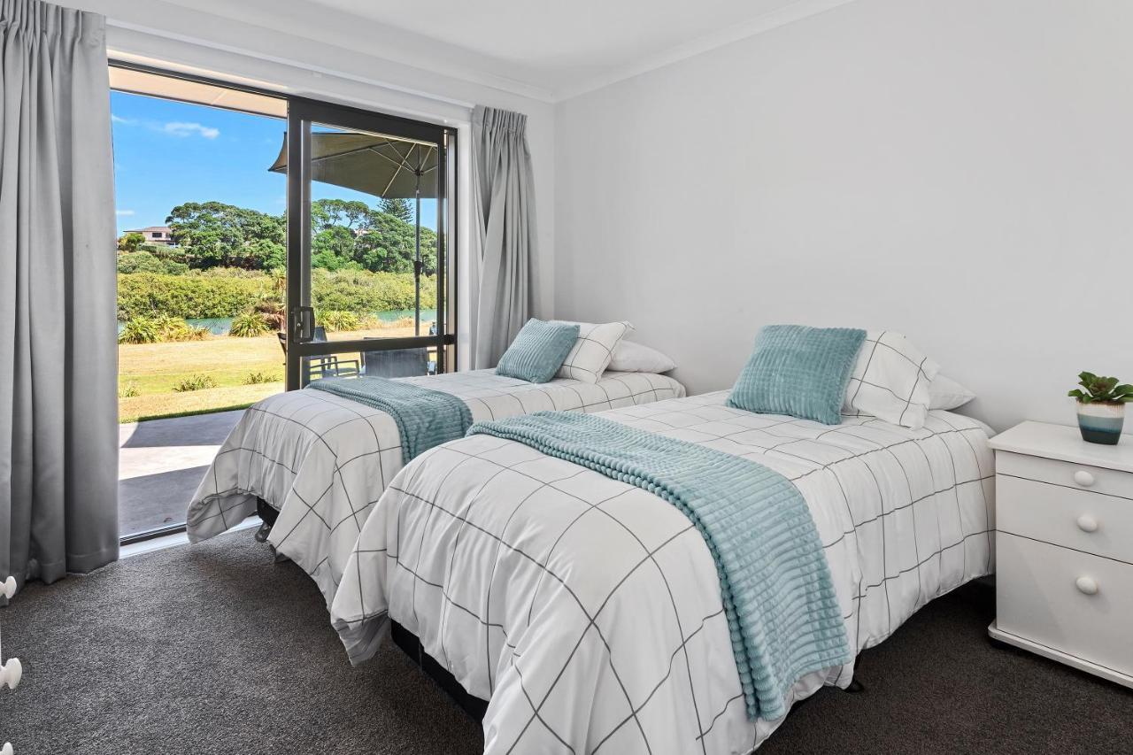 The Waterfront Ruakaka - Ruakaka Holiday Home Exterior photo